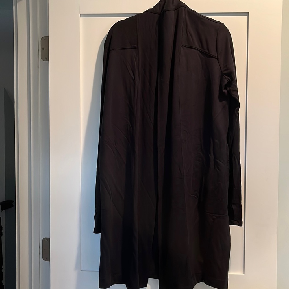 Athleta long open front wrap in black